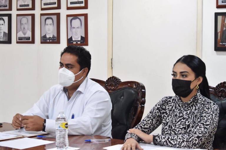 Le entra Elota a la austeridad: solo agua y cafecito para Cabildo; prohíben celulares