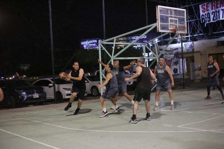 Credimax sufre en Liga Veteranos de Basquetbol