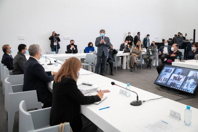 En medio de protestas, el Presidente de Colombia, Iván Duque, hace visita relámpago a Cali