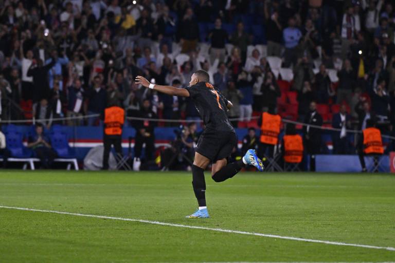 Mbappé descorcha y el PSG inicia la Champions con un nítido triunfo ante el Borussia