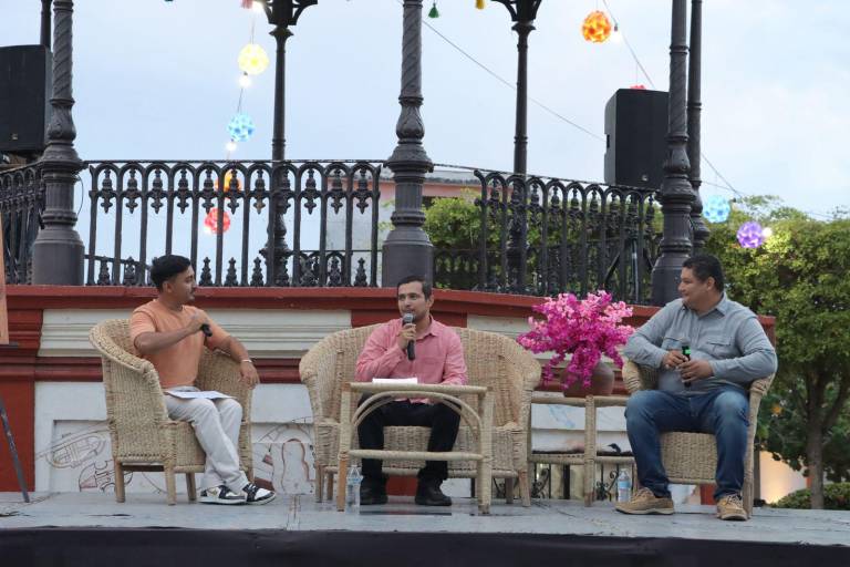 Charlan sobre la importancia de la lectura en la Feria del Libro en Rosario 2025