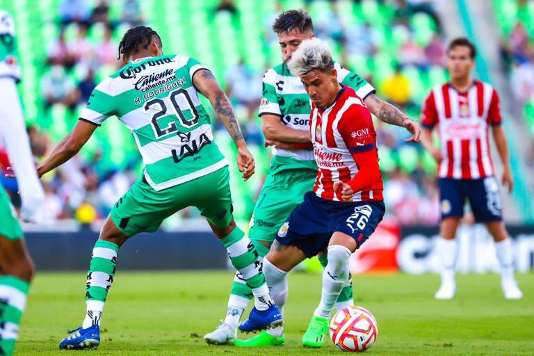 Santos le impide a Chivas su primer triunfo