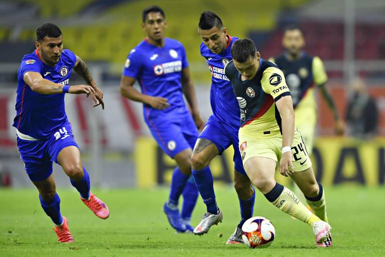 América pone fin a la racha de triunfos de Cruz Azul, que logra empatar al final