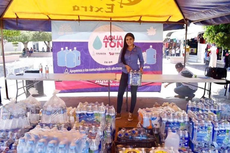 DIF Elota recolecta agua embotellada para apoyar a comunidades