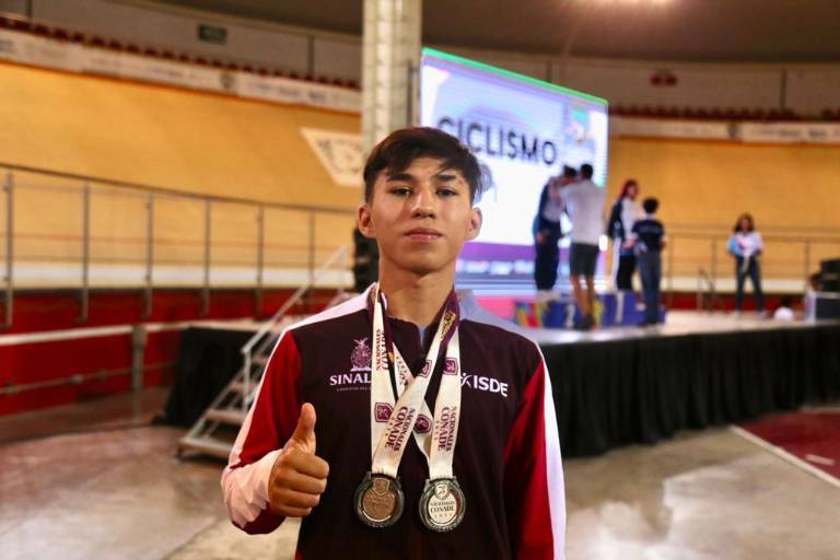 Ariel Robles gana dos medallas de plata en ciclismo