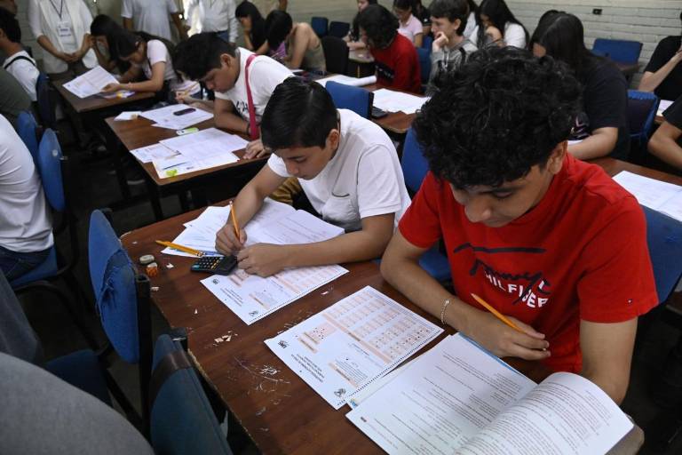 Concluye la UAS jornada de examen de admisión con más de 50 mil aspirantes