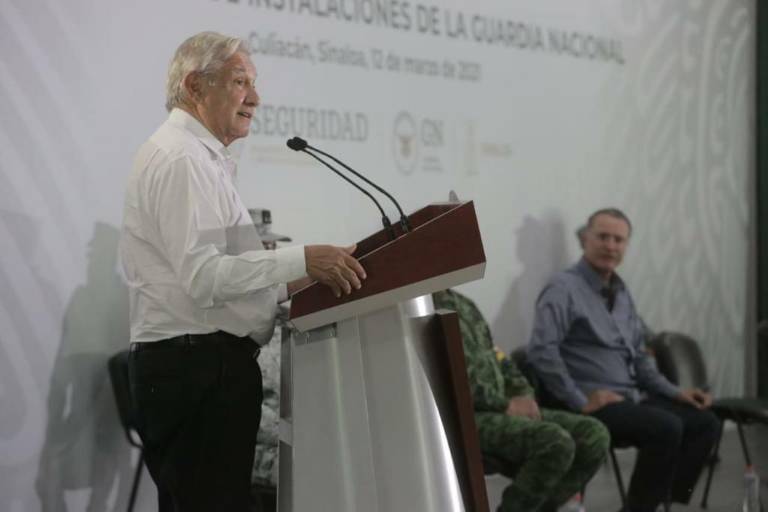 Promete AMLO vacunas para maestros y personal educativo; reabrirán las escuelas este ciclo escolar