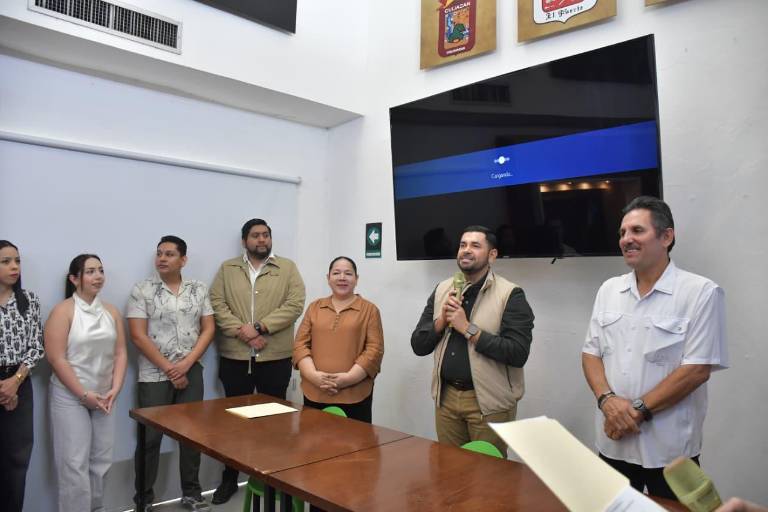 Exponen su arte en busca de la reconstrucción social