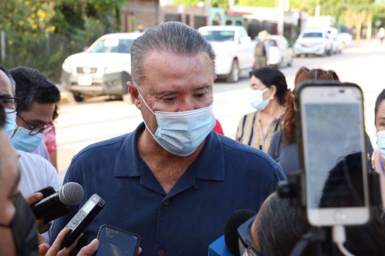 Estudiantes de Coahuila infectados de Covid-19 pudieron contagiarse en otro lado, señala Quirino