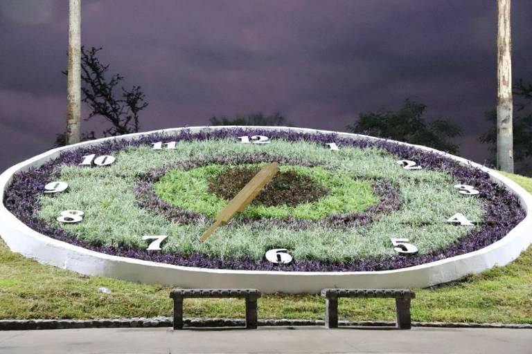 Inauguran Gobernador y Alcalde de Culiacán reloj floral; costó 290 mil pesos