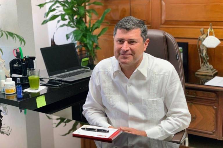 Chapman se reincorpora como Alcalde de Ahome, promete atender problemas de agua potable