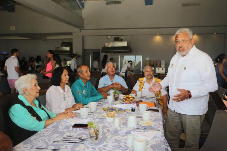 Reciben ‘leones’ mazatlecos reconocimientos por su labor altruista