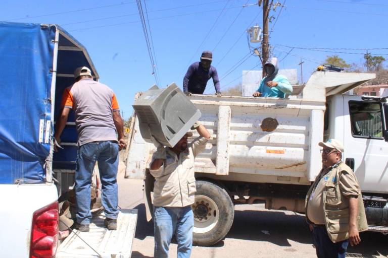 Recogen de hogares de la cabecera de Rosario 40 toneladas de cacharros