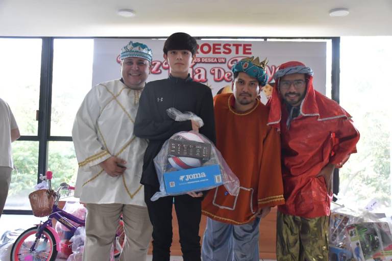 Festeja Noroeste a los niños y niñas con dulces y juguetes por la campaña Sé un Rey Mago