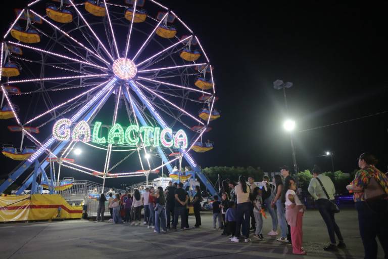 Disfrutan mazatlecos de una noche de diversión en el último día de la Expoferia Canaco 2025