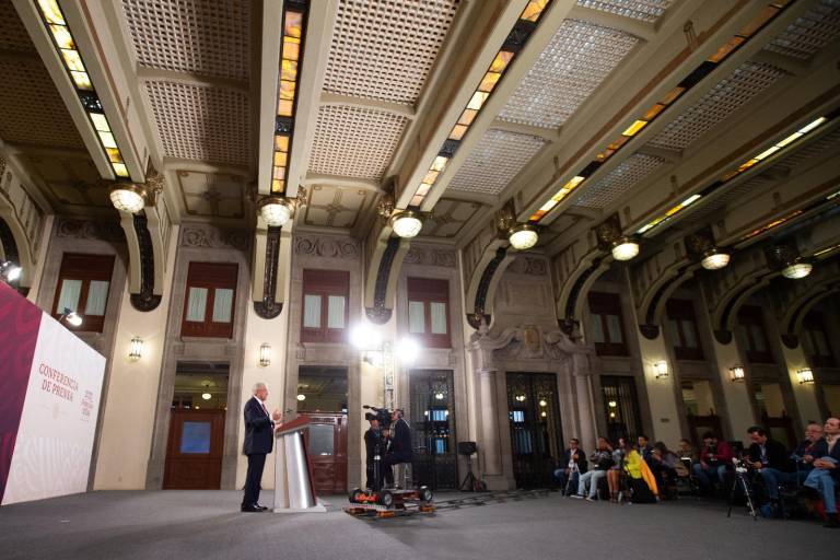 Ironiza AMLO tras respaldo del PRI a candidatura de Xóchitl