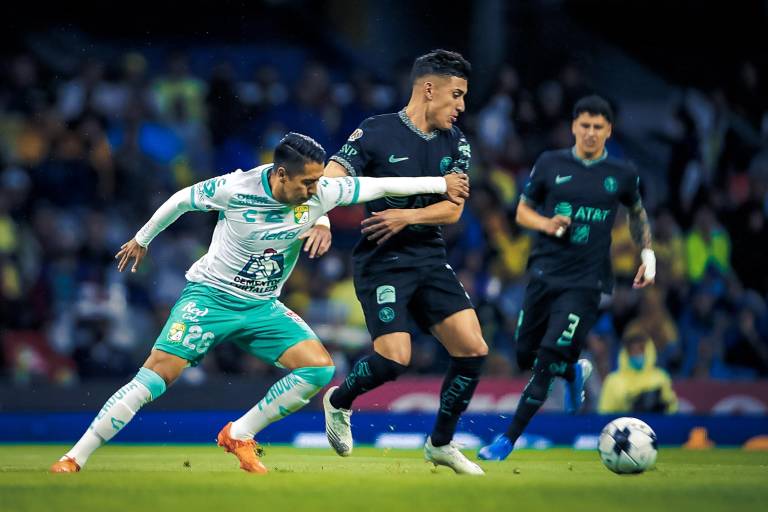 América sigue enrachado y doma por 2-0 al León