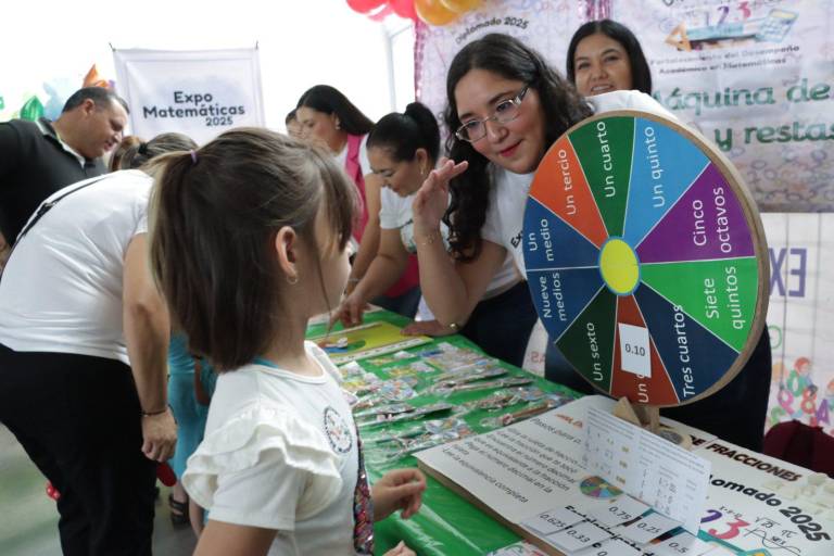 Exponen creatividad magisterial en La Feria de las Ciencias 2025