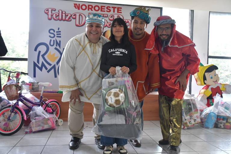 Festeja Noroeste a los niños y niñas con dulces y juguetes por la campaña Sé un Rey Mago
