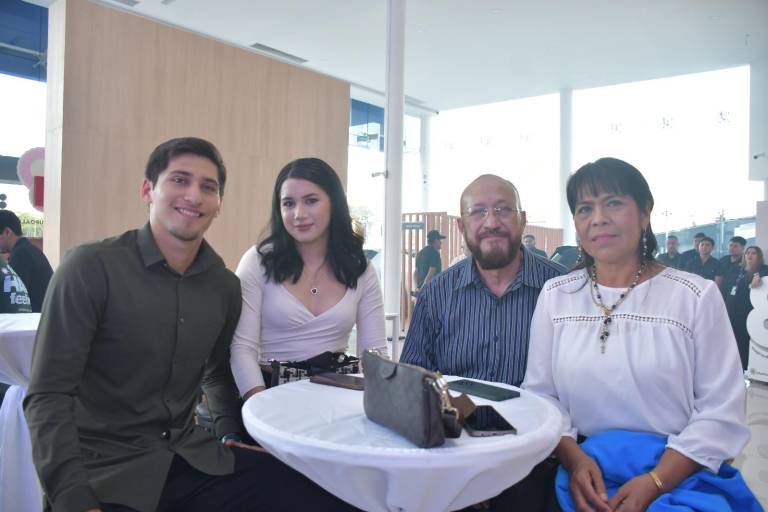 Admiran clientes las nuevas unidades que presenta Changan Culiacán