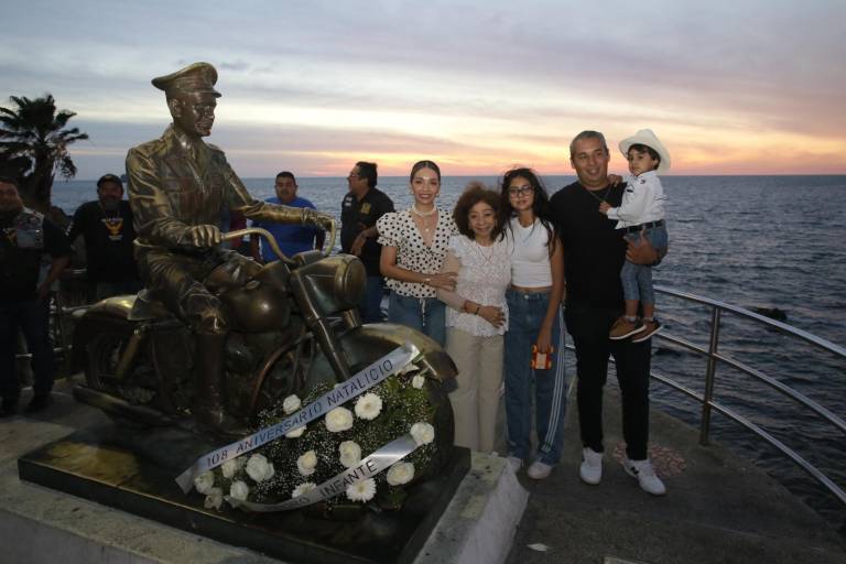 Una bohemia musical se celebra en honor a Pedro Infante en Mazatlán por su 108 aniversario