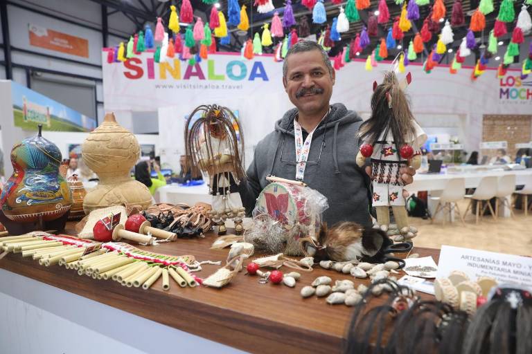 Exponen artesanías de Sinaloa en el marco del Tianguis Turístico México 2025