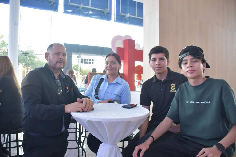 Admiran clientes las nuevas unidades que presenta Changan Culiacán