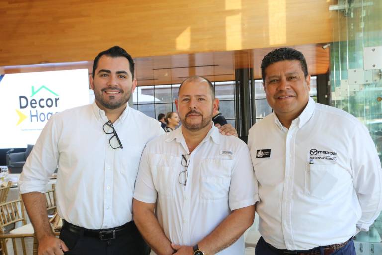 Disfrutan socios del Grupo Red Canaco de grata reunión