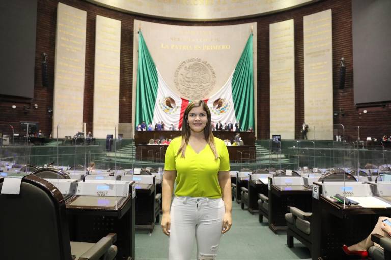‘Estoy lista para seguir haciendo historia’, dice Merary Villegas al recibir licencia en la Cámara de Diputados