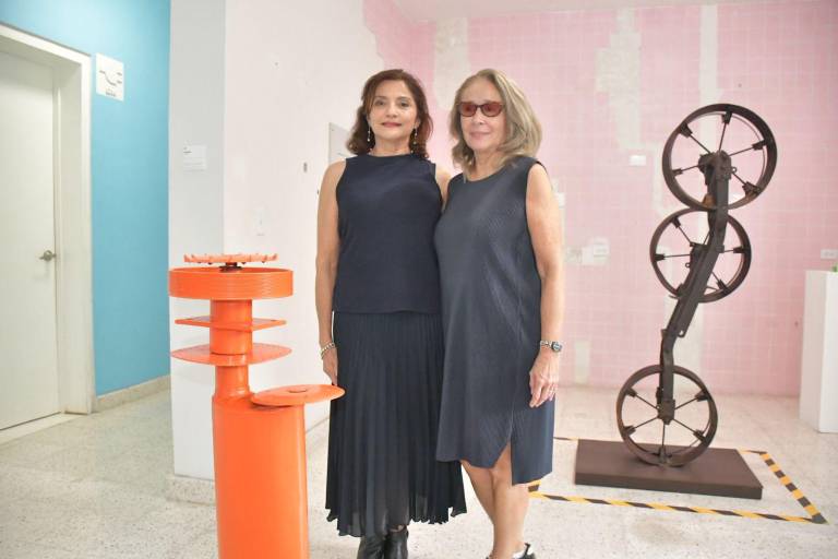 Admiran la exposición ‘Regla de Tres: Punto de origen’, en La Casa del Maquío