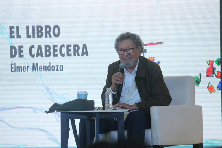 Leer es estar en contacto con escritores de cualquier época: Élmer Mendoza