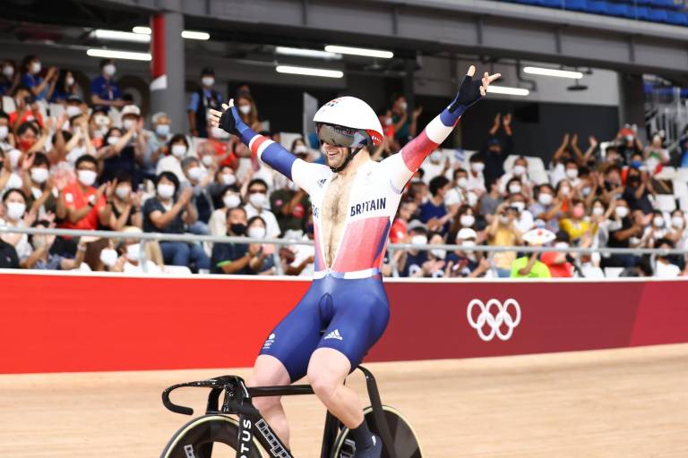 ¡Jason Kenny vuelve a ganar!: logra su séptimo oro olímpico en la final de keirin