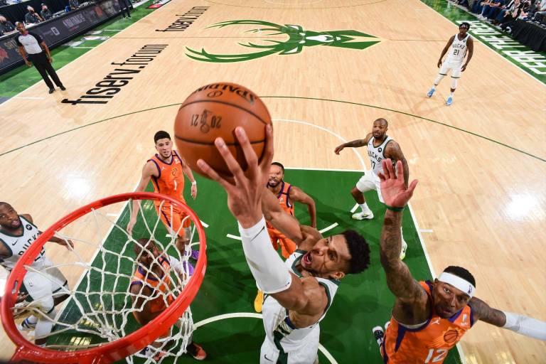 Milwaukee Bucks se lleva la batalla y se empatan las Finales NBA