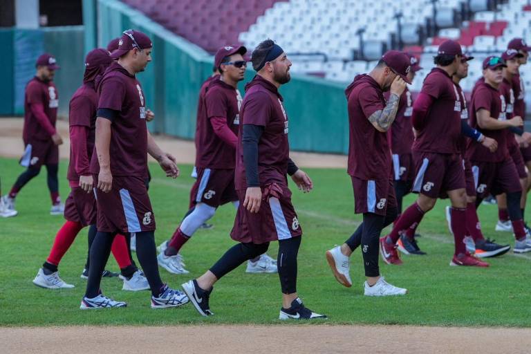 Alí Solís reporta al campamento de pretemporada de Tomateros de Culiacán