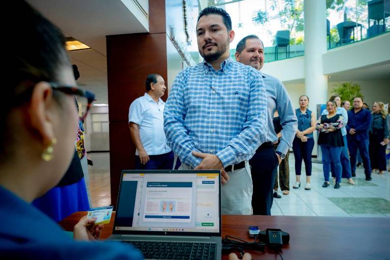 ¡Modernización y cumplimiento! Pone en marcha la UAS el registro de datos biométricos para el control digital de asistencia de sus trabajadores en todo el estado, como señala la Ley Federal del Trabajo