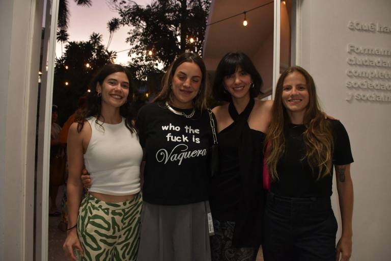 Admiran la exposición ‘Regla de Tres: Punto de origen’, en La Casa del Maquío