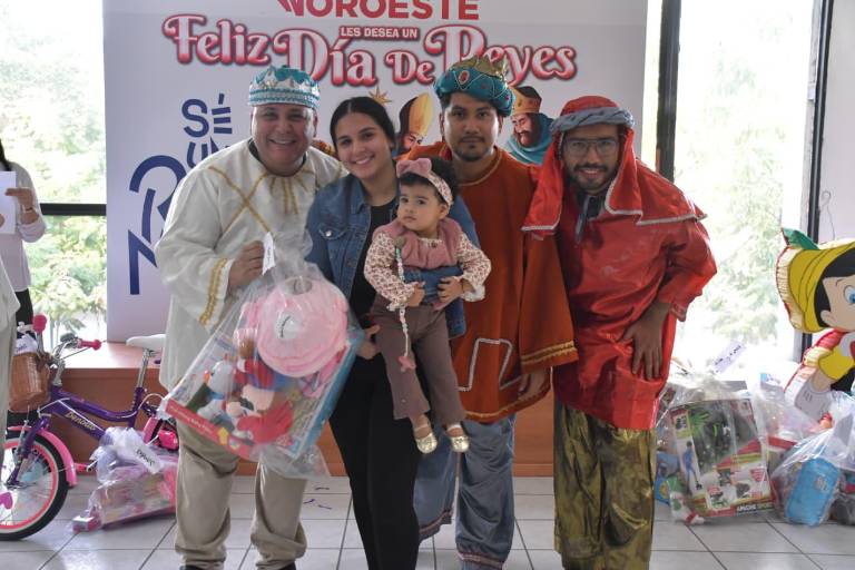 Festeja Noroeste a los niños y niñas con dulces y juguetes por la campaña Sé un Rey Mago