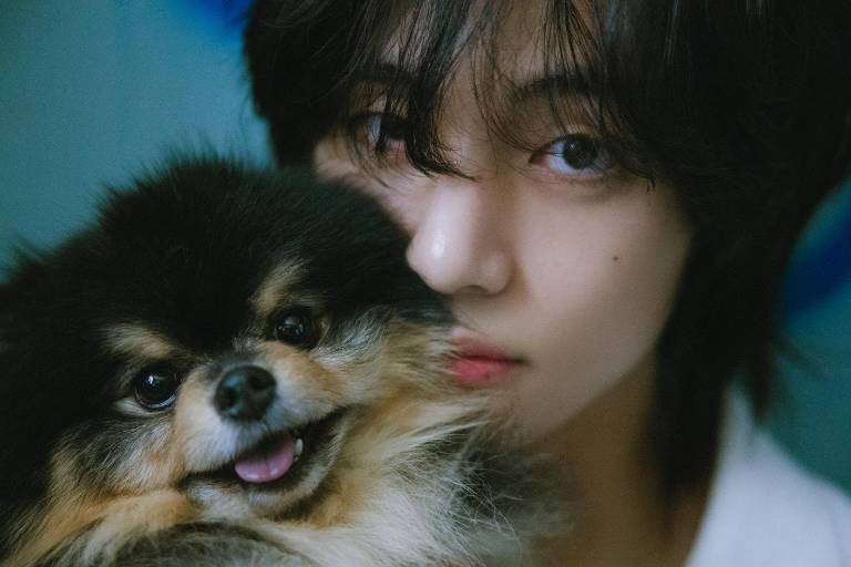 V de BTS arrasa en las listas con ‘Rainy days’ y ‘Love me again’