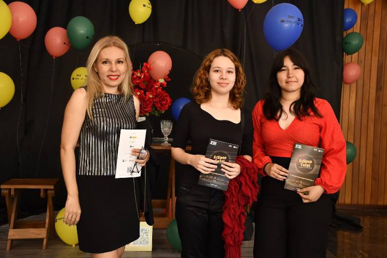 Reflexionan sobre la felicidad y la muerte en Eclipse Total