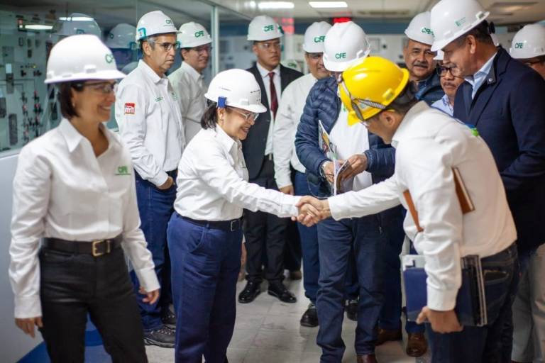 La Secretaria De Energía, Luz Elena González, y la Directora General de la CFE, Emilia Calleja Alor, supervisan entrada en operación comercial de la Central de Ciclo Combinado Salamanca