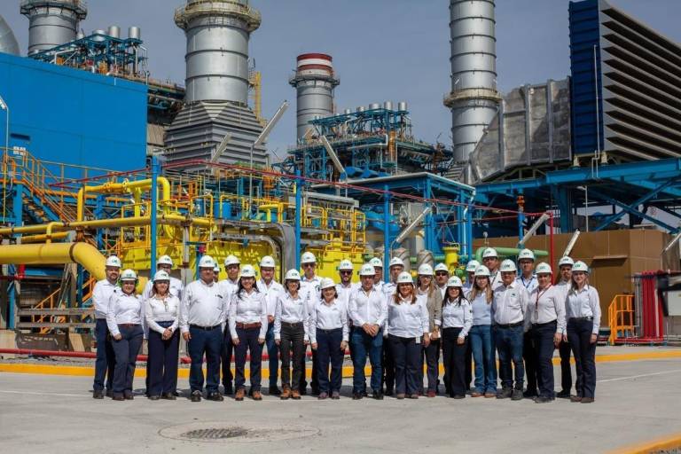 La Secretaria De Energía, Luz Elena González, y la Directora General de la CFE, Emilia Calleja Alor, supervisan entrada en operación comercial de la Central de Ciclo Combinado Salamanca