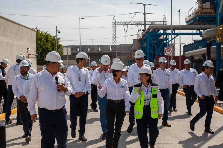 La Secretaria De Energía, Luz Elena González, y la Directora General de la CFE, Emilia Calleja Alor, supervisan entrada en operación comercial de la Central de Ciclo Combinado Salamanca