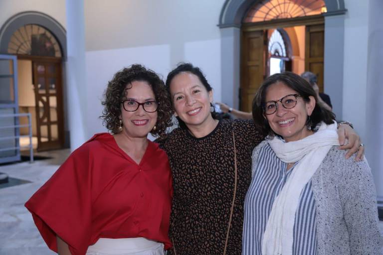 Disfrutan en el Teatro Ángela Peralta la puesta en escena de ‘Rostros’