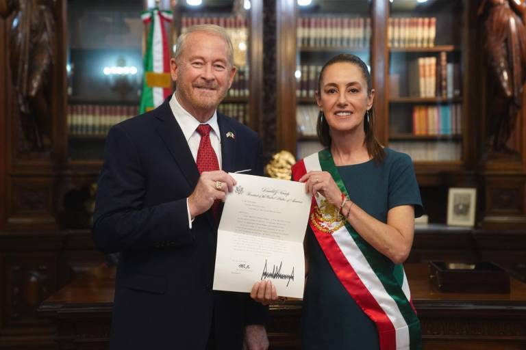 Sheinbaum recibe en Palacio Nacional cartas credenciales a nuevo Embajador de EU