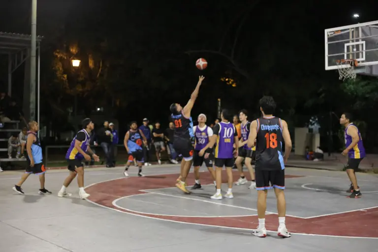 Tinaval, Infantes y Lázaro Cárdenas brillan en jornada del Torneo Marinos.