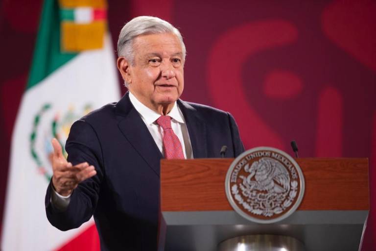 AMLO pide a sus simpatizantes permitir marcha a favor del INE, aunque la descalifica