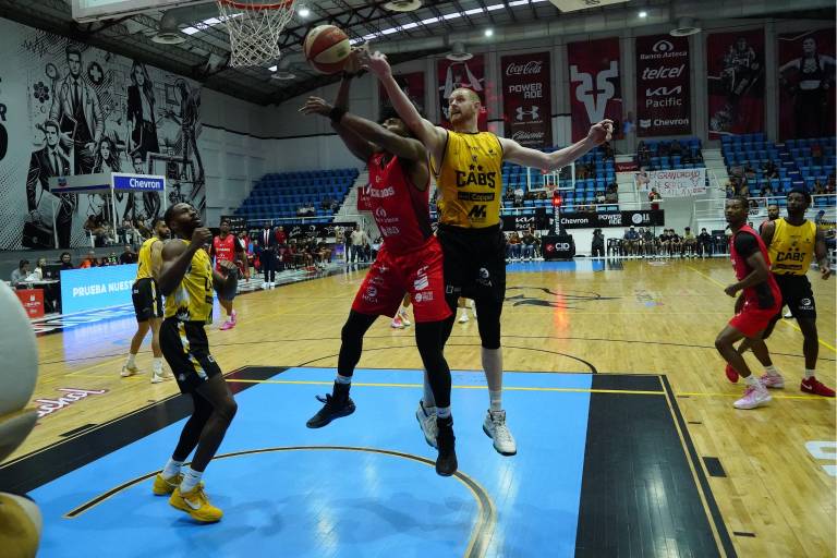 Venados Basketball responde y divide serie con Caballeros