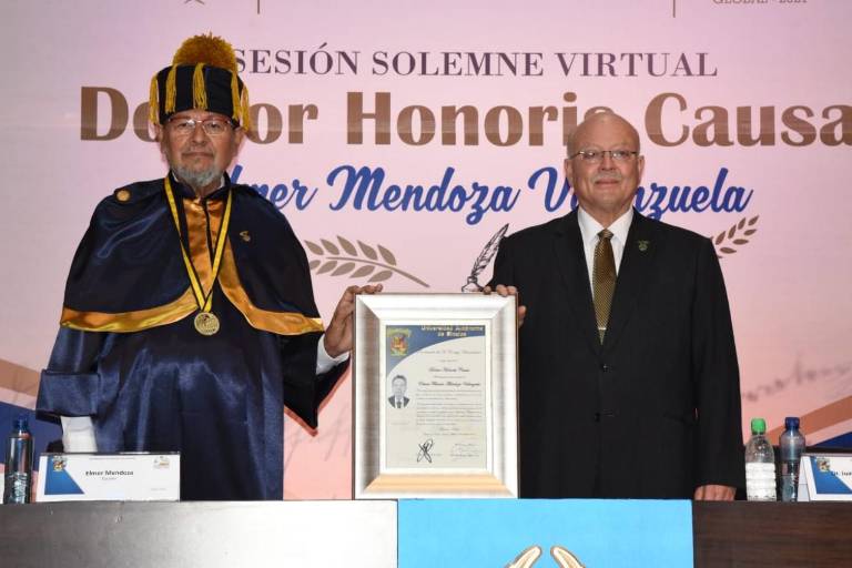 Otorga la UAS el Doctorado Honoris Causa al escritor Élmer Mendoza