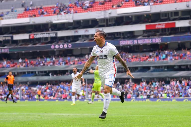 Con un hombre menos, Cruz Azul logra su primer triunfo bajo el mando del ‘Potro’ Gutiérrez