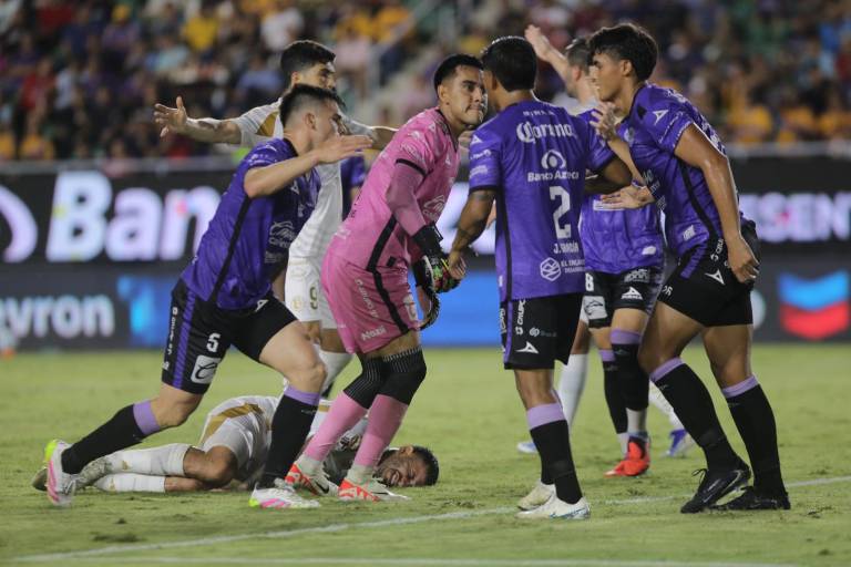 Mazatlán FC y Tigres firman un electrizante empate que tuvo expulsiones y goles anulados